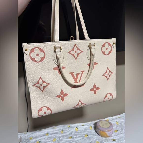 Cream & Brown Louis Vuitton Bag - Picture 3 of 15